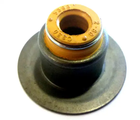 Колпачок маслосьемный 5338750F (3955393) - 4/6ISBe,ISDe, QSB, ISFe3,8 (Ориг)